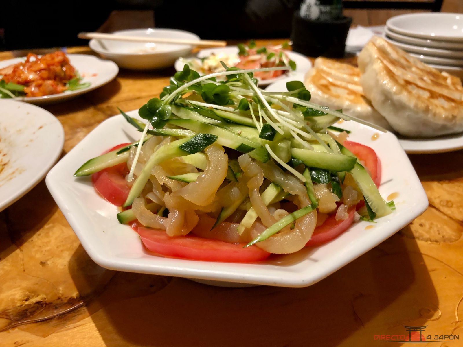 Plato de medusa en un restaurante chino de Jimbocho, Tokio
