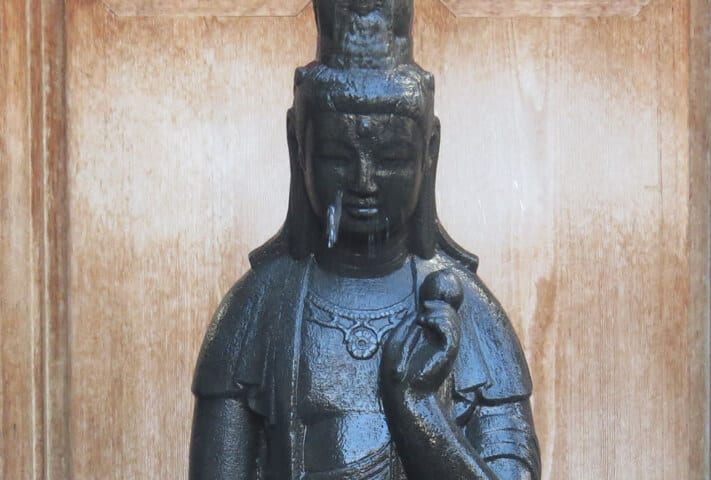 Estatua de Togenuki Jizo en el templo Koganji de Tokyo